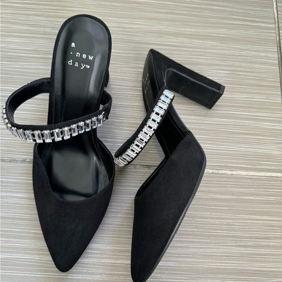 Black suede and rhinestones small heel shoes - Picture 3 of 5
